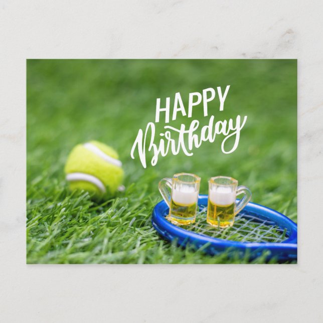 Carte Postale Tennis Anniversaire avec balle et bière sur gazon  (Devant)