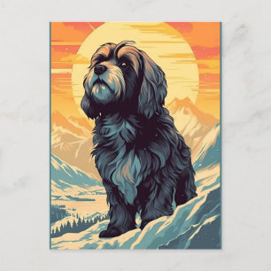 Carte Postale Terrier tibétain dans les montagnes au coucher du