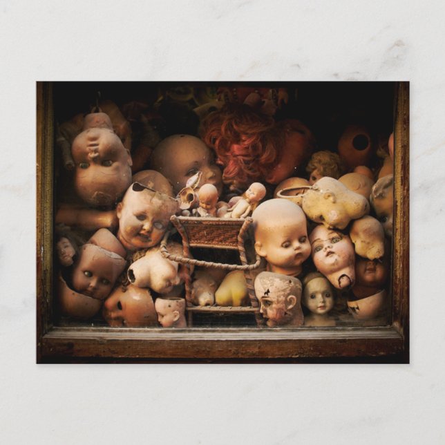 Carte Postale Têtes de poupée déplaisantes et décapitées (Devant)