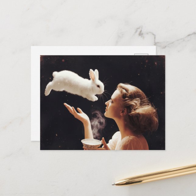 Carte Postale Thé avec le lapin Surreal (Devant/Arrière en situation)