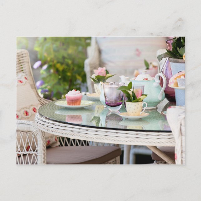 Carte Postale Thé et gâteaux dans le jardin l'après-midi (Devant)