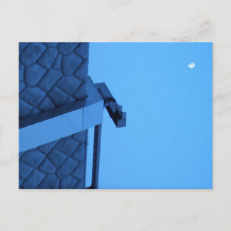 Carte Postale The moon hangs above the breakwater.