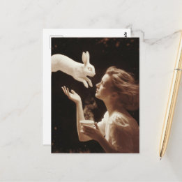 Carte Postale Thé surréaliste avec le lapin blanc sépia