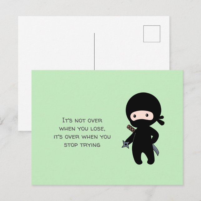Carte Postale Tiny Ninja Holding Throwing Star sur Citation vert (Devant / Derrière)