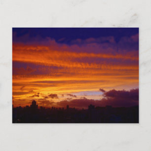 Carte Postale Tombe nocturne sur la ville