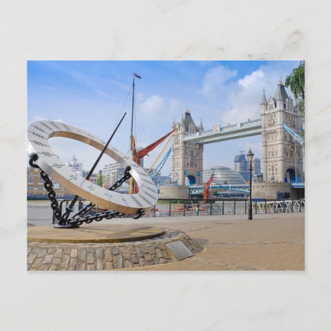 Carte Postale Tower Bridge et Sun Dial, Londres Royaume-Uni (Devant)