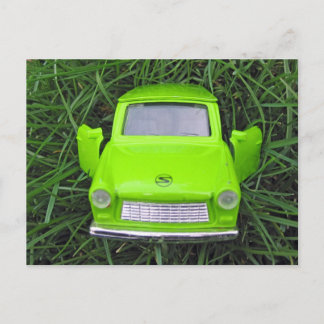 Carte Postale Trabi sur l'herbe