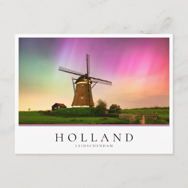 Carte Postale Traditional windmill under the Northern Lights (Devant)