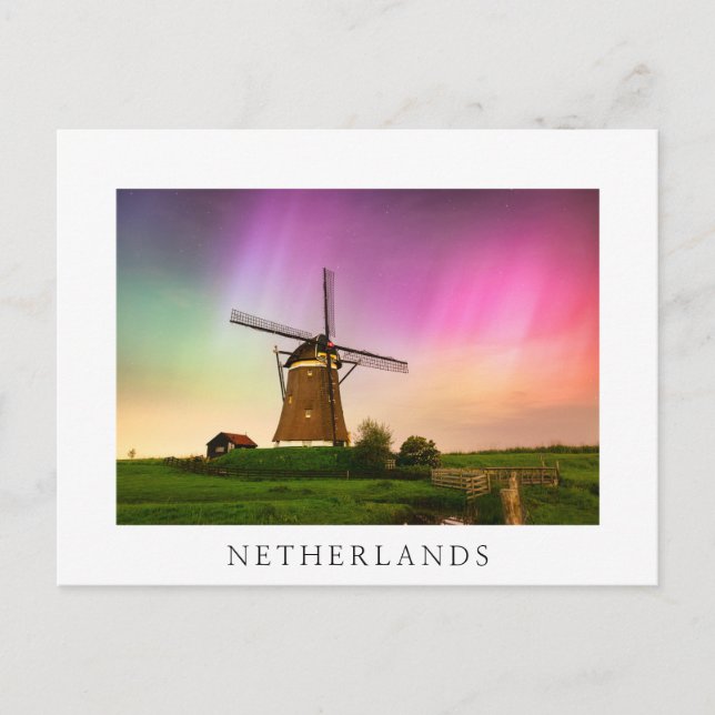 Carte Postale Traditional windmill under the Northern Lights (Devant)