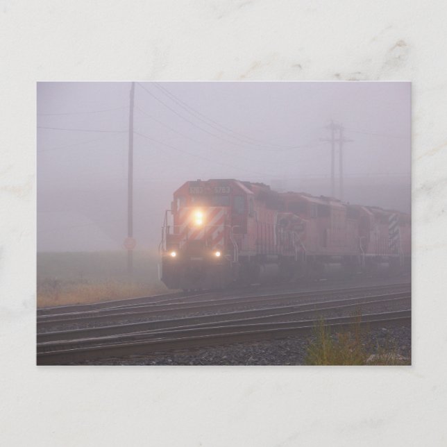 Carte Postale Train de marchandises roulant dans le brouillard m (Devant)