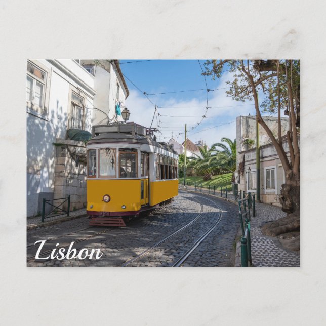 Carte Postale Tramway jaune rétro dans la rue à Lisbonne, Portug (Devant)