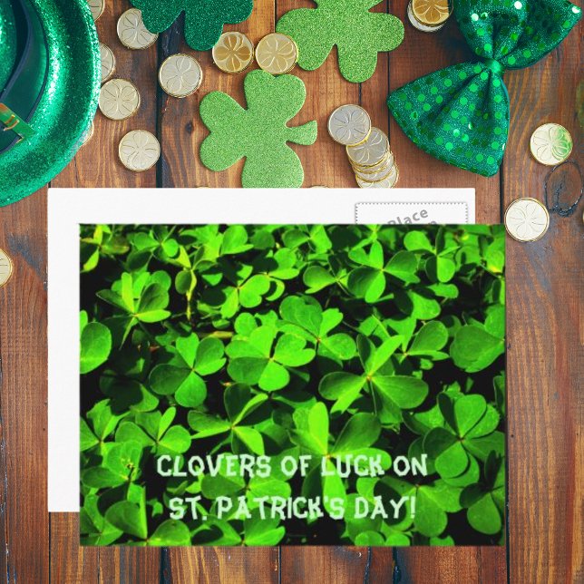 Carte Postale Trèfles de chance le jour de la Saint-Patrick (Clovers of Luck on St. Patrick's Day Postcard)