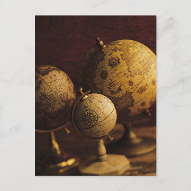 Carte Postale Trois globes antiques (Devant)