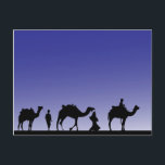 Carte Postale Trois hommes sages en voyage avec leurs chameaux<br><div class="desc">Illustration des 3 sages qui roulent sur leurs chameaux dans une caravane la nuit.</div>