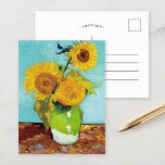 Carte Postale Trois tournfleurs | Vincent Van Gogh<br><div class="desc">Three Sunflowers (1888) de l'artiste néerlandais Vincent Van Gogh. Un tableau d'art original est une huile sur toile représentant une vie morte de tournesols jaune vif contre un arrière - plan turquoise. Utilisez les outils de conception pour ajouter du texte personnalisé ou personnaliser l'image.</div>