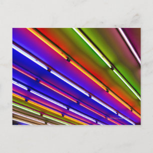 Carte Postale Tubes de néon colorés à l'entrée du magasin
