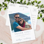 Carte Postale Typographie moderne Dusty Bleu Minimaliste Photo<br><div class="desc">Dites merci avec style avec ces photos mariages modernes et très tendance merci les cartes postales. Le design est facile à personnaliser avec votre propre libellé et votre famille et vos amis seront ravis quand ils recevront ces fabuleux remerciements. Les éléments correspondants se trouvent dans la collection.</div>