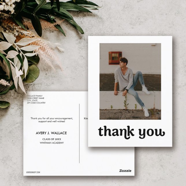 Carte Postale Typographie tendance Photo de remise de diplôme Me (Modern Male Graduate Photo trendy typography Announcement postcard.)