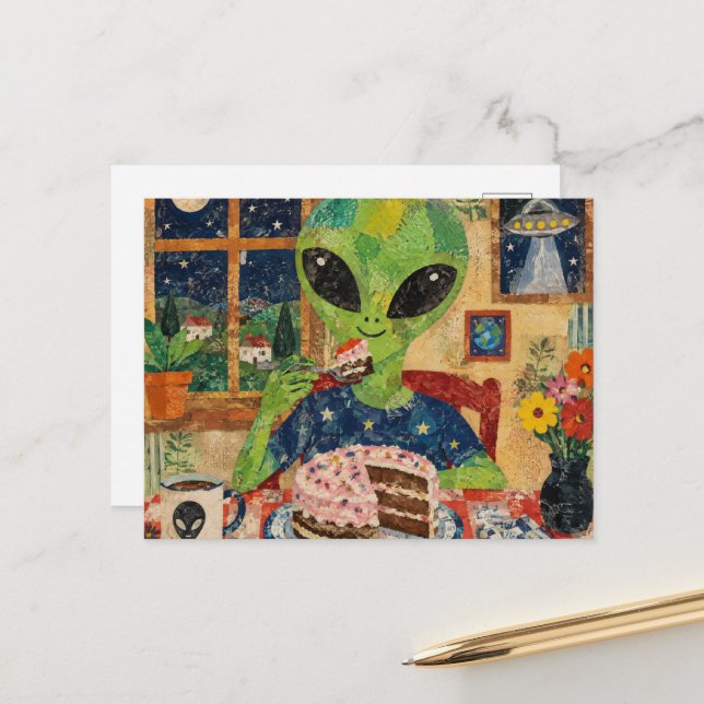 Carte Postale Un Alien Mignon Mangant du Gâteau (Devant/Arrière en situation)