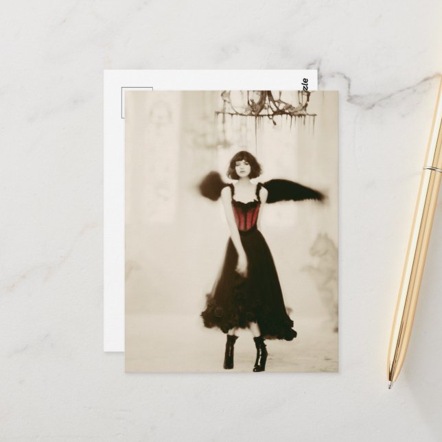 Carte Postale Un ange gothique (Devant/Arrière en situation)