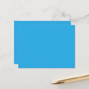 Carte Postale un arrière - plan bleu avec un chat noir et blanc