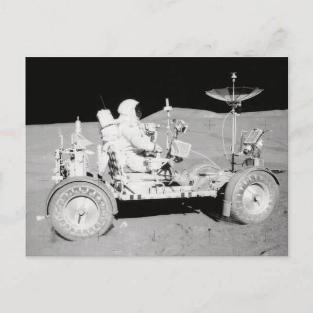 Carte Postale Un astronaute conduit Lunar Lander sur la Lune (Devant)