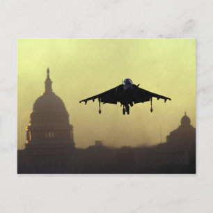 Carte Postale Un avion à réaction Harrier atterrissant sur le Ma
