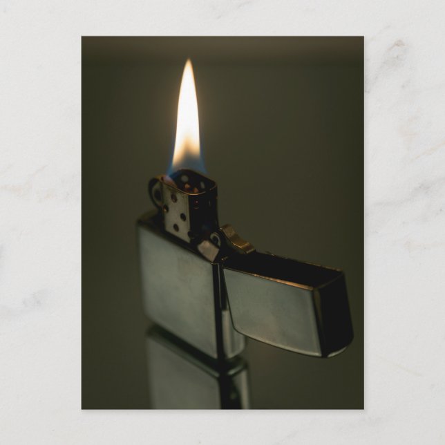 Carte Postale Un briquet Zippo. Art (Devant)