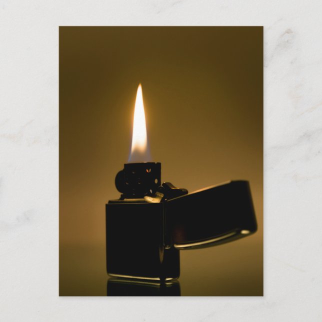 Carte Postale Un briquet Zippo. Art (Devant)