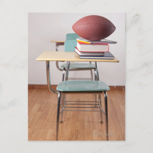 Carte Postale Un bureau d'étudiant avec un ballon de football