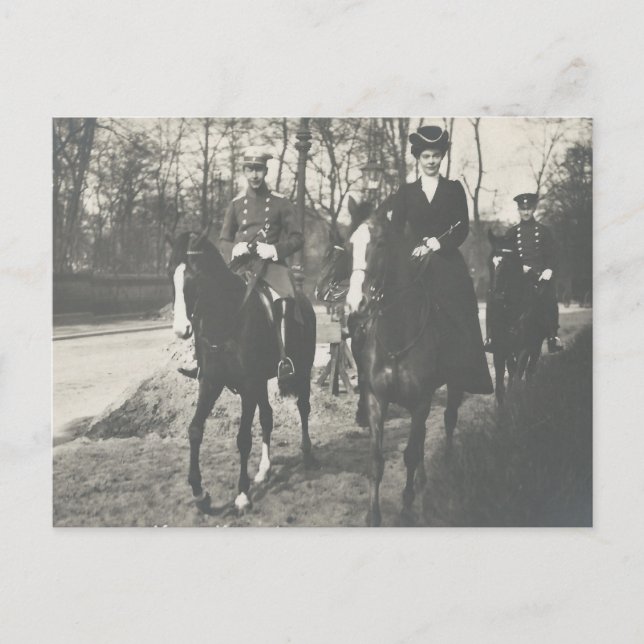 Carte Postale Un couple royal à cheval sur le côté #035SS (Devant)