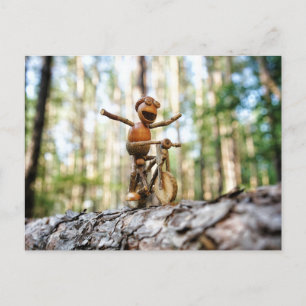 Carte Postale Un elfe de maïs à vélo sans tenir