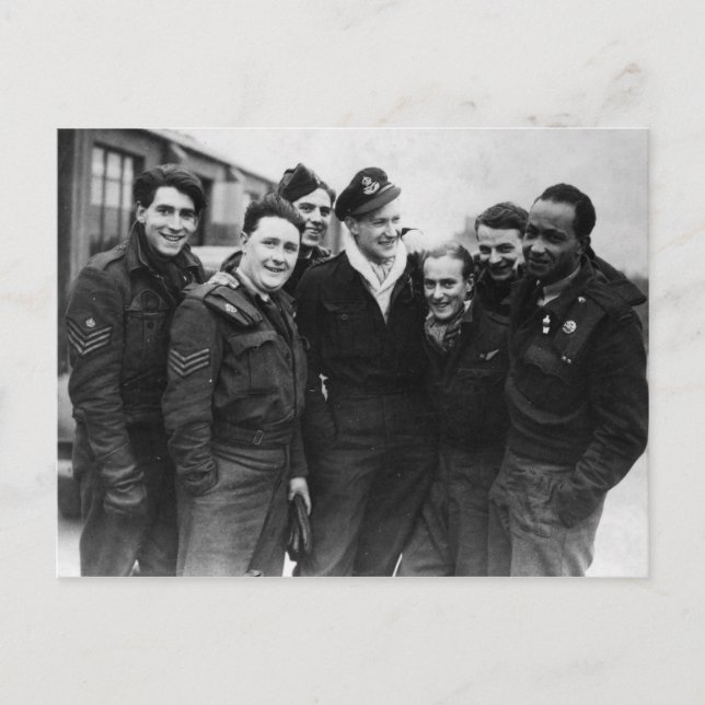 Carte Postale Un équipage de bombardiers Lancaster (Devant)