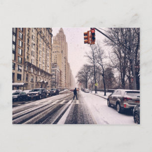 Carte Postale Un Homme Traversant Un Parc Central Neige À L'Oues