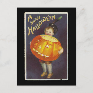Carte Postale Un joyeux garçon d'Halloween avec un grand Citroui