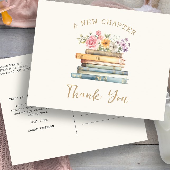 Carte Postale Un nouveau chapitre Baby shower Merci (A New Chapter Baby Shower Thank You Postcard by Painted Paperie
)