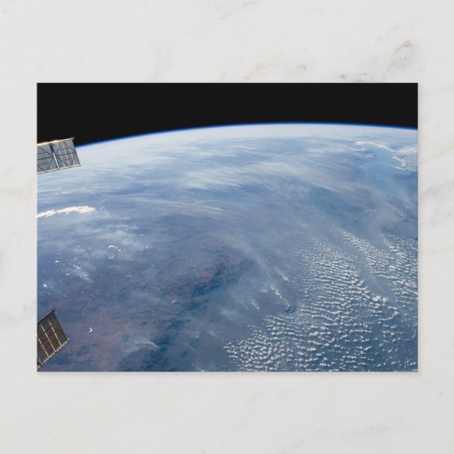 Carte Postale Un nuage de fumée sur l'Afrique australe tropicale (Devant)