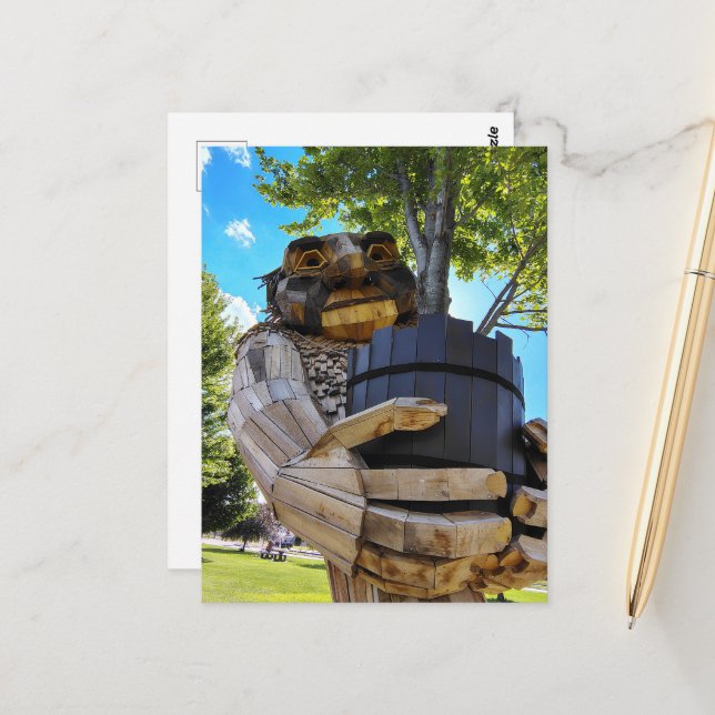 Carte Postale Un troll cool tient un arbre (Devant/Arrière en situation)