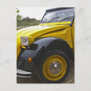 Carte Postale Un vieux Citroen noir et jaune 2CV 2 CV,