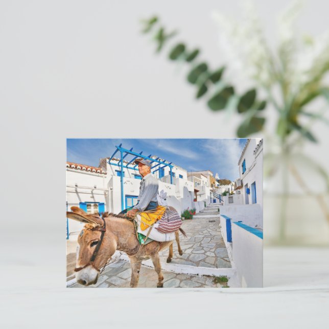 Carte Postale Un villageois sur un âne à Dryopida, Kythnos (Debout devant)