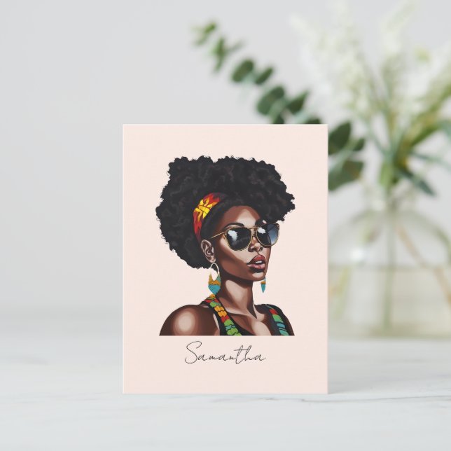 Carte Postale Une Africaine Américaine avec lunettes de soleil c (Debout devant)