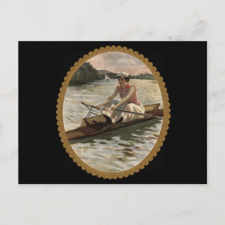 Carte Postale Une femme aviron Scull sur le magnifique lac