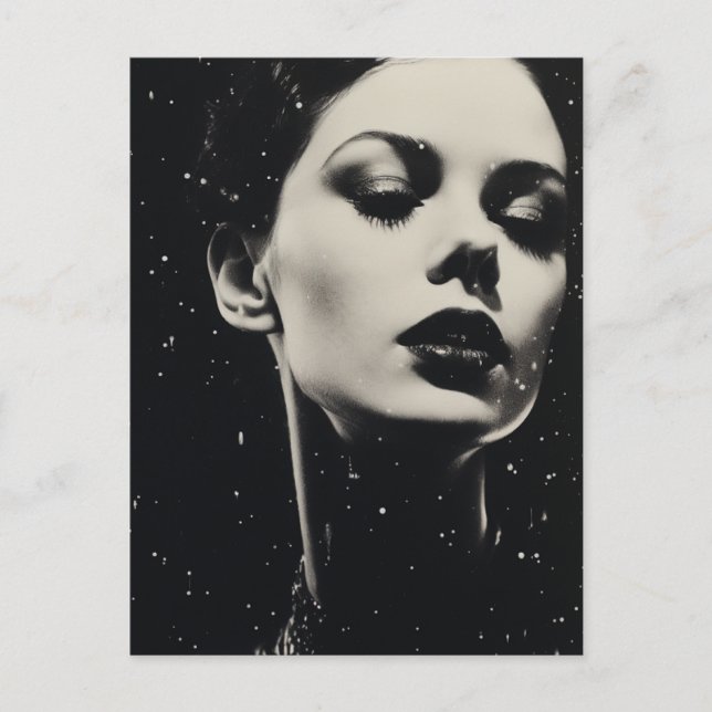 Carte Postale Une femme céleste unique en noir et blanc  (Devant)