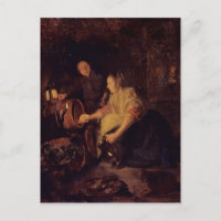 Une femme dessine du vin à partir d'un tonneau par