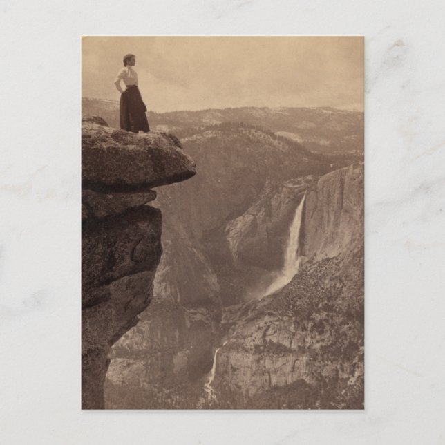 Carte Postale Une Femme Surplombant Yosemite Falls (Devant)