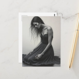Carte Postale Une femme triste s'agenouille dans l'eau Noir et B