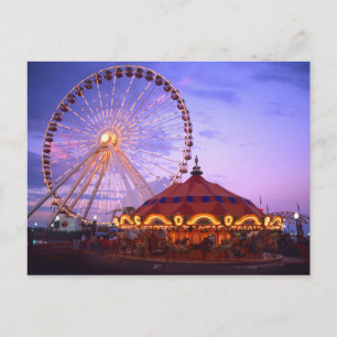 Carte Postale Une grande roue et un carrousel au Navy Pier à