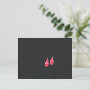 Carte Postale une paire de feuilles rouges sur un arrière - plan