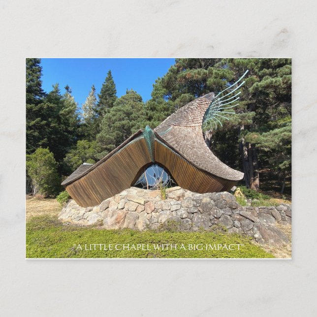 CARTE POSTALE UNE PETITE CHAPELLE AVEC UN GRAND IMPACT (Devant)