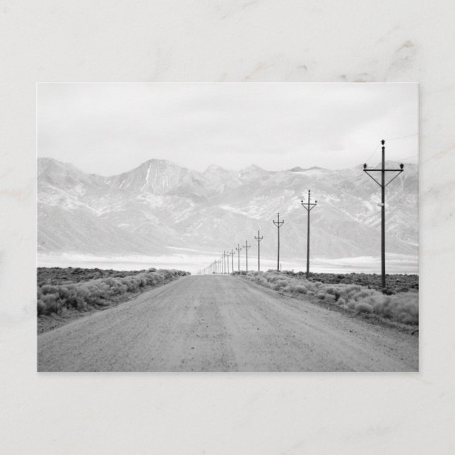 Carte Postale Une route solitaire et des lignes électriques | Mo (Devant)